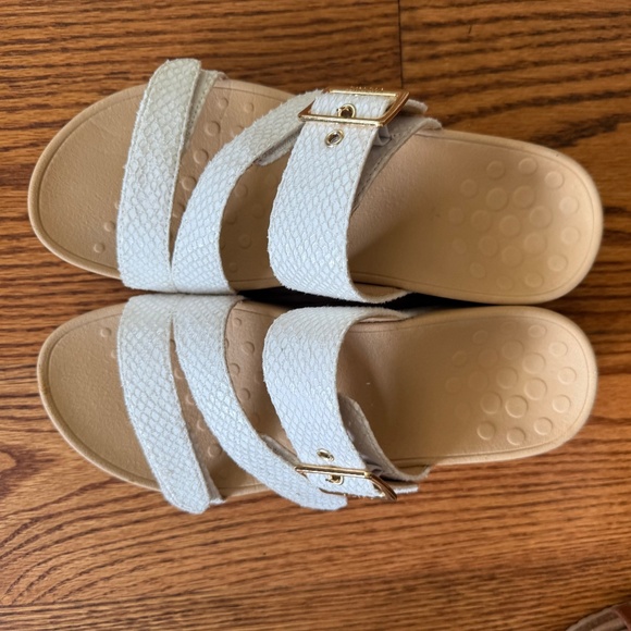 Vionic Sandals, size 7, White - Picture 1 of 3